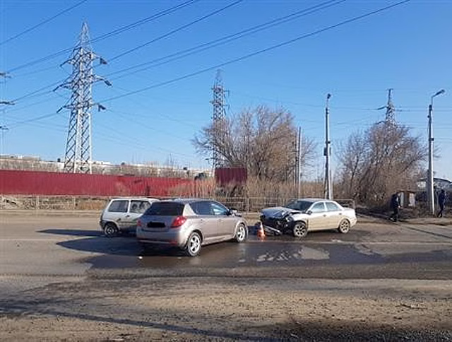 Три машины столкнулись на Заводском шоссе в Самаре