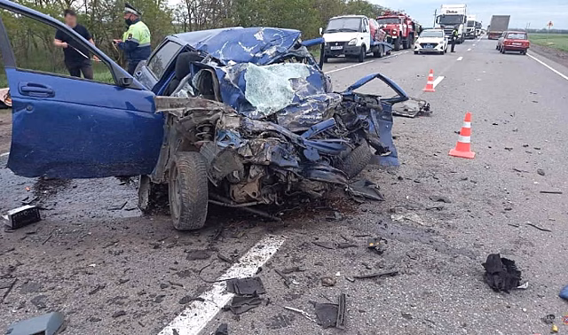 Под Волгоградом в ДТП пострадали 3 человека и погиб 25-летний водитель