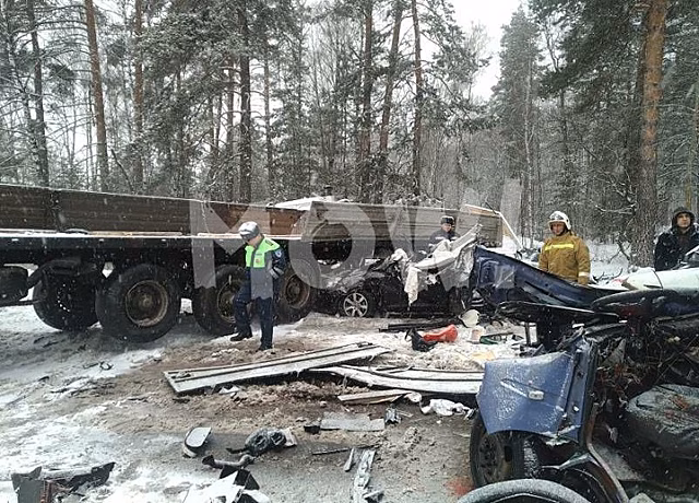 Два человека погибли в массовом ДТП на трассе А-108