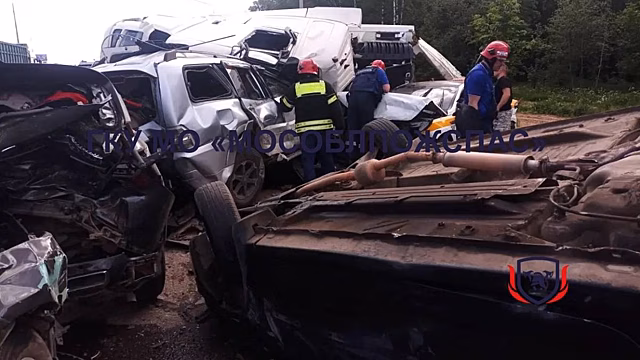 Более 10 автомобилей столкнулись вблизи подмосковного Пушкина