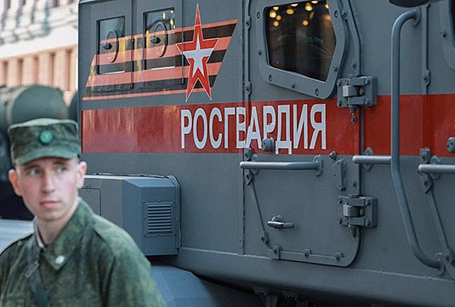 Росгвардеец попался на краже печенья в магазине «Сладкоежка»