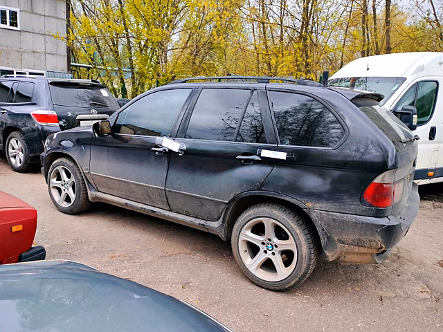 У россиянина в Калуге отобрали старый BMW из-за 503 неоплаченных штрафов