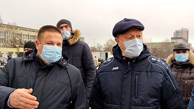 Валерий Радаев потребовал от глав районов Саратова завершить ямочный ремонт дорог до мая