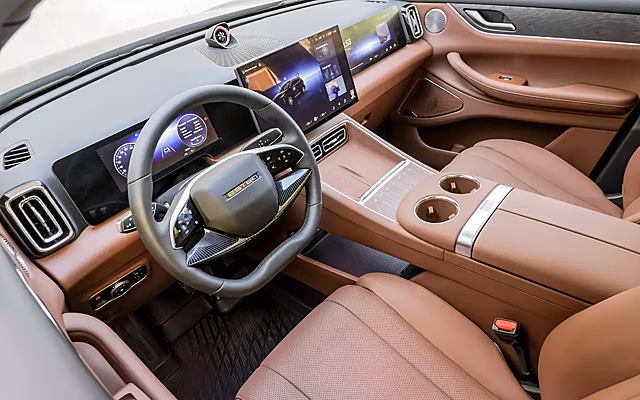 Недорогой премиум-кроссовер с дизайном в духе Porsche: новинка российской сборки