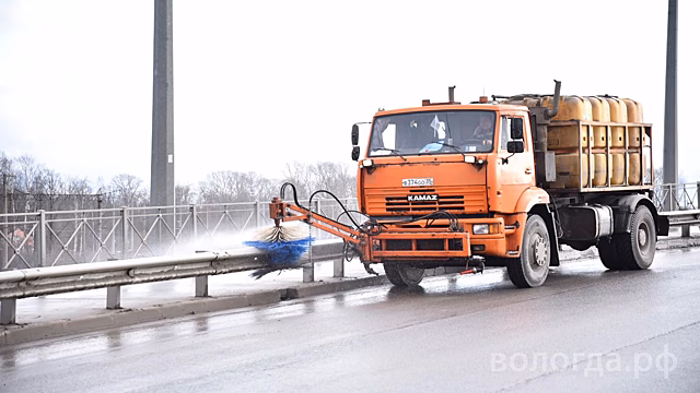 В Вологде близится к завершению уборка магистральных улиц от песка