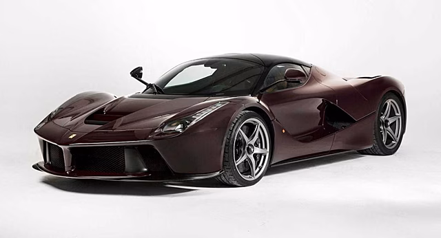 Единственный в своем роде LaFerrari выставят на аукцион