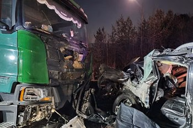 Под Нижним Тагилом водитель Nissan погиб в ДТП с фурой
