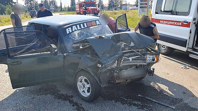 Три человека пострадали в ДТП в Малой Пурге