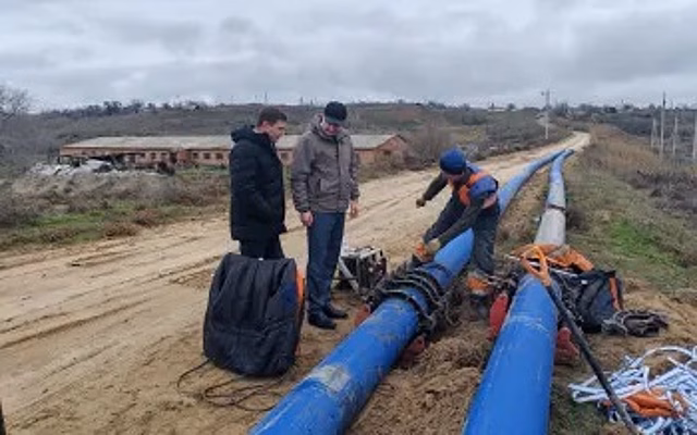 В Усть-Донецком районе реконструируют водопровод