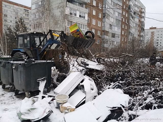 Пензенцев просят не ставить авто вблизи контейнерных площадок