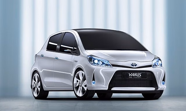 Toyota представила обновленную версию седана «Yaris L»