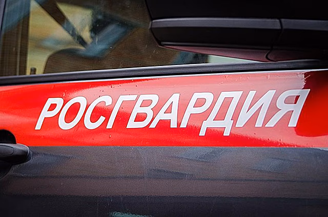 В Новосибирске экипаж Росгвардии спас замерзающего мужчину с эпилепсией