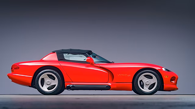 На аукционе продали Dodge Viper RT/10 1994 года с пробегом всего 825 миль