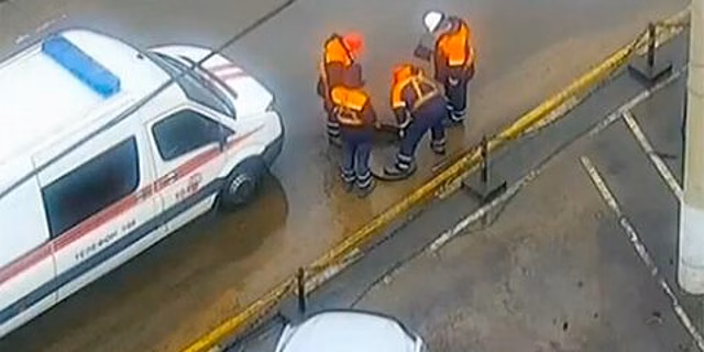 Проезжую часть затопило в центре Москвы