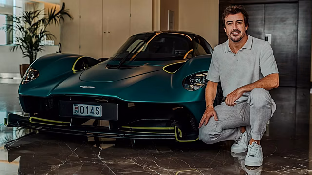 Aston Martin показал уникальный гиперкар Valkyrie для Фернандо Алонсо