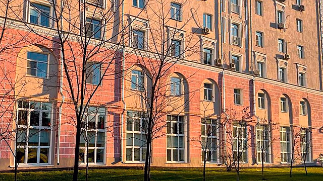 Ремонт дома в стиле неоклассицизма завершается на востоке Москвы