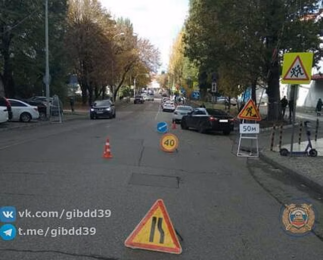 В Калининграде мужчина попытался перебежать дорогу на Озерова не по зебре и попал под колёса авто