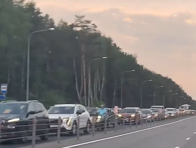 На въезде в Калугу образовалась большая пробка