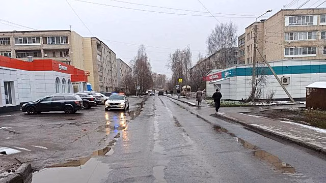 Девочка-подросток попала в больницу после аварии в Вологде