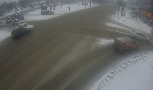 14 февраля в Волгограде произошло 2 ДТП из-за проезда авто на красный