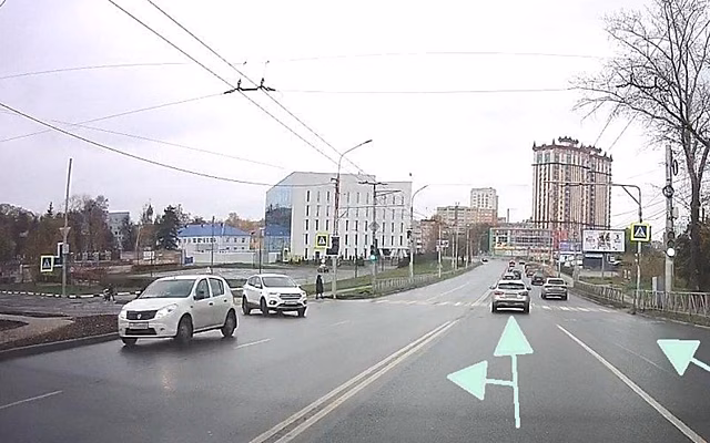 В Рязани началась установка светофора на улице Спортивной за 6 млн рублей