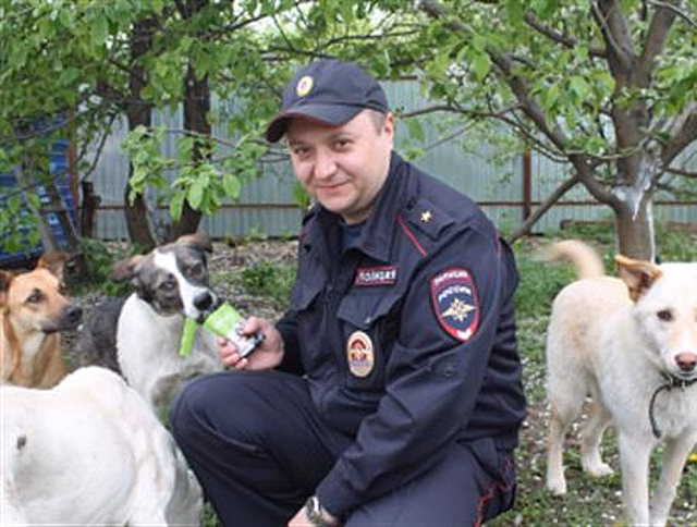 Участковый спас упавшего в колодец пса в Сызранском районе