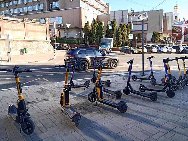 В Самаре летом 2022 года запретят ездить на электросамокатах на определенных территориях
