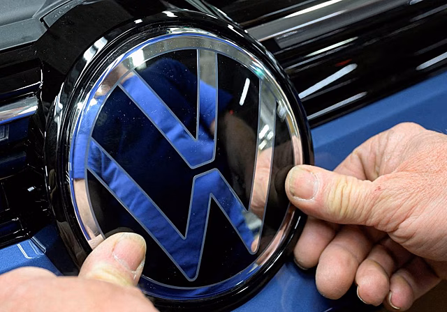 Мировые продажи машин ушедшего из России автогиганта упали