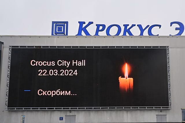 Белые шары взлетели в небо над «Крокусом» на девятый день трагедии