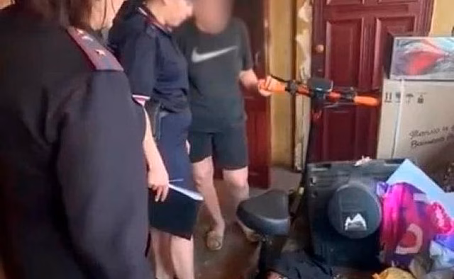 В Курске полицейские ходят по семьям и напоминают про правила езды на скутерах
