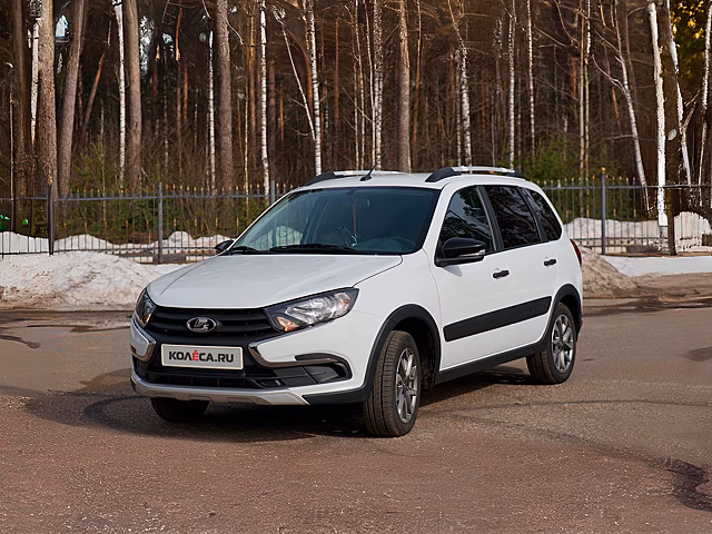 Изучаем опыт владения Lada Granta и сравниваем ее с Polo Sedan