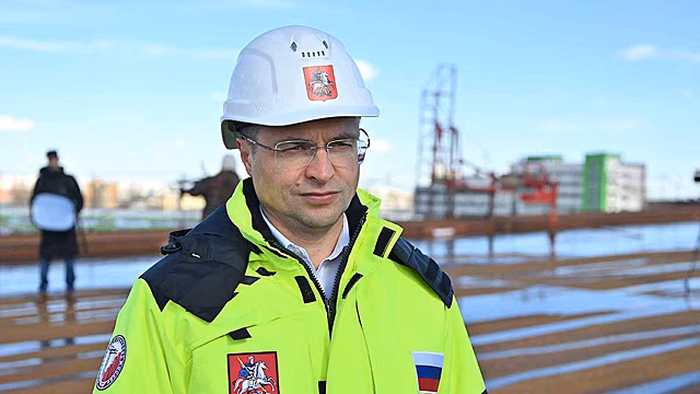 Надземный пешеходный переход построили на Осташковской улице