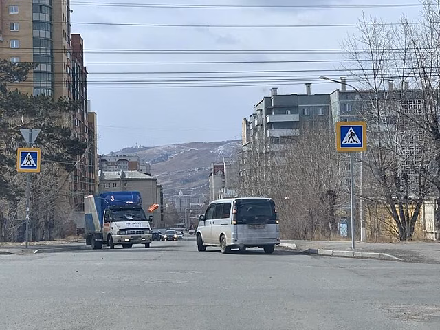 В центре Читы на перекрёстке провисли провода