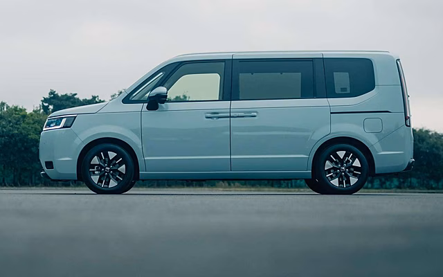 Honda Stepwgn в версиях Air и Spada ввозят в РФ с ценой от 1,6 млн рублей