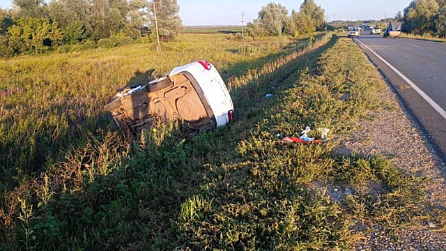 Под Бузулуком столкнулись две легковушки, пострадали три ребенка