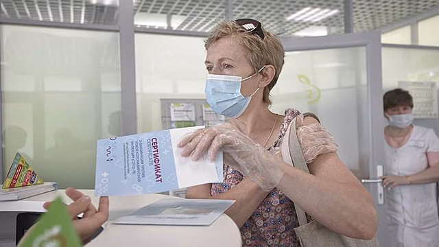 В Москве разыграли первые пять автомобилей для вакцинированных граждан