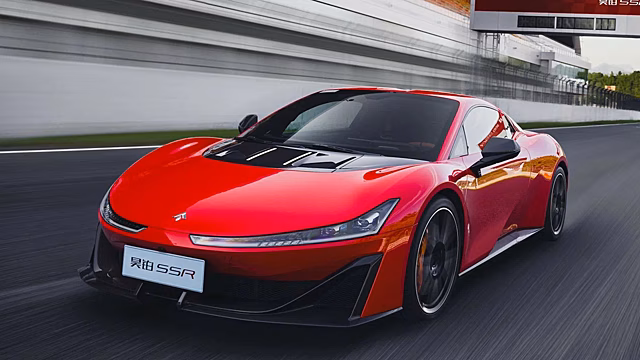 Топ-10 самых быстрых автомобилей в мире в 2025 году: «китайцы» рулят и здесь