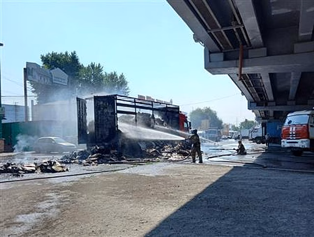 Под Южным мостом в Самаре сгорел грузовик