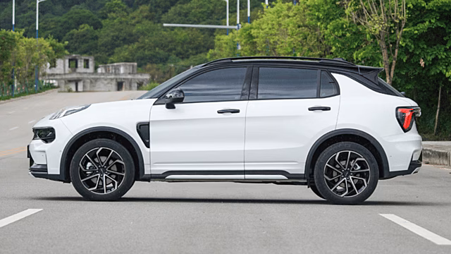 Компания LYNK&CO представила в Китае новый гибридный кроссовер 01 EM-F