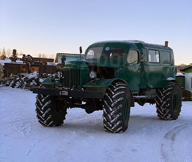 На продажу выставили самодельный вездеход из ЗиЛ-157 и УАЗика за 850 тысяч рублей
