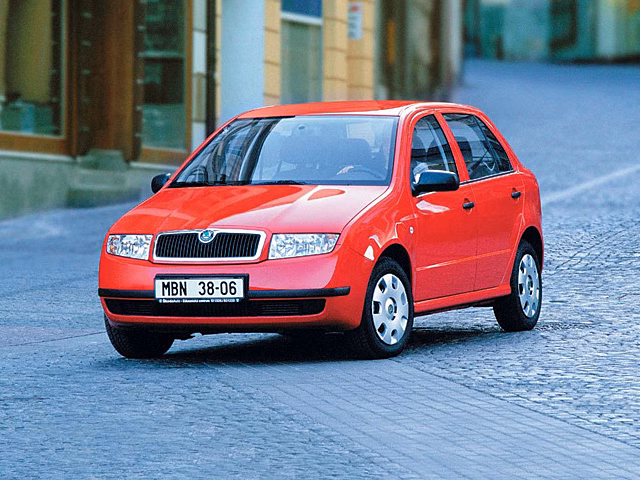 Внешность от дизайнера Bentley и дизельная спортверсия: история успеха Skoda Fabia I