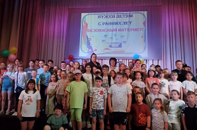 В Самарской области в рамках Всероссийской акции «Каникулы с общественным советом» сотрудники полиции и общественники продолжают организовывать увлекательные профилактические мероприятия для детей