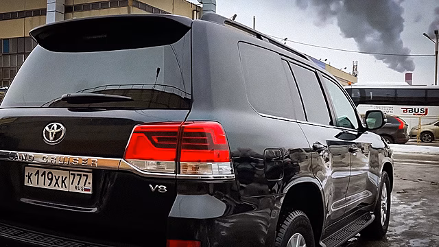 Блогеры определили самую большую проблему Toyota Land Cruiser 200