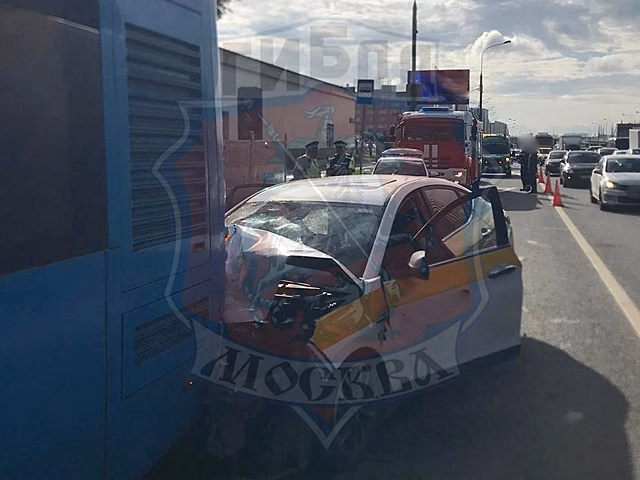 Четыре человека пострадали в ДТП с участием автобуса в Москве
