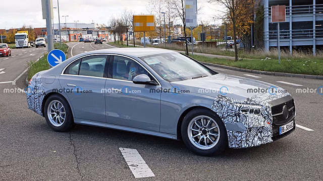 Mercedes-Benz E-Class следующего поколения сбрасывает камуфляж на шпионских фотографиях