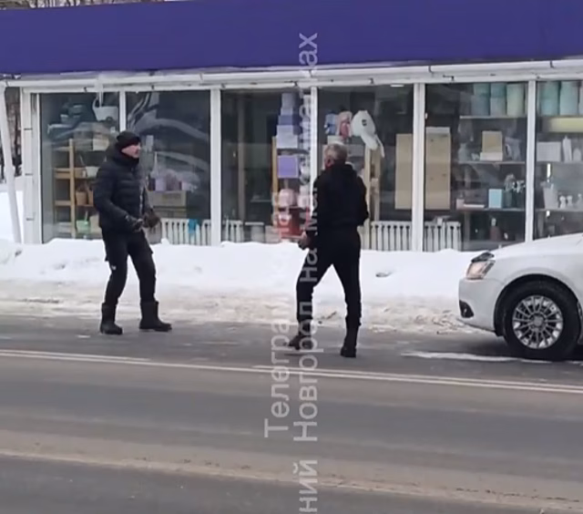 Мужчина напал с ножом на водителя из-за сбитого пешехода в Заволжье