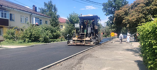 В Курске ремонтируют дорогу на улице Ухтомского