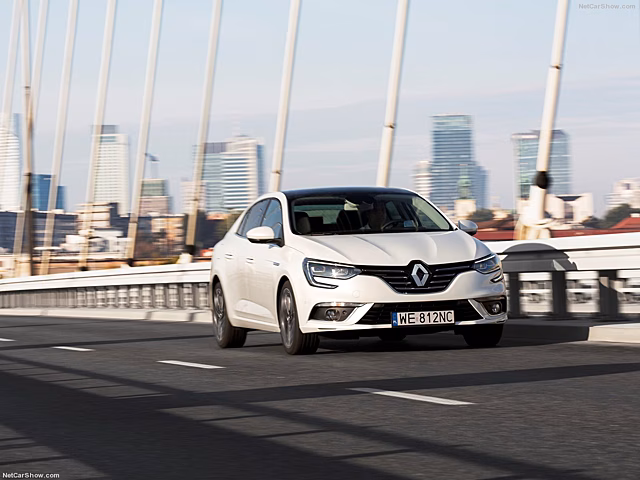 В России продают новый седан Renault Megane