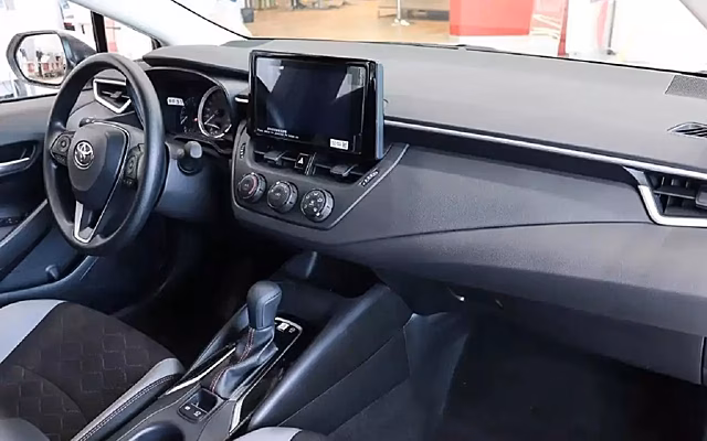 Легендарная Toyota Corolla снова продается в России, да еще и с гарантией: известны цены