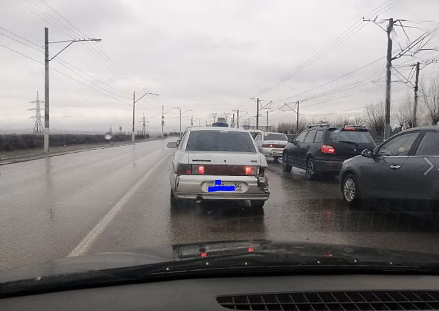 С запуском реверсивного движения автомобилисты застряли на мосту Волжской ГЭС